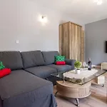 Szkolna Apartmán *